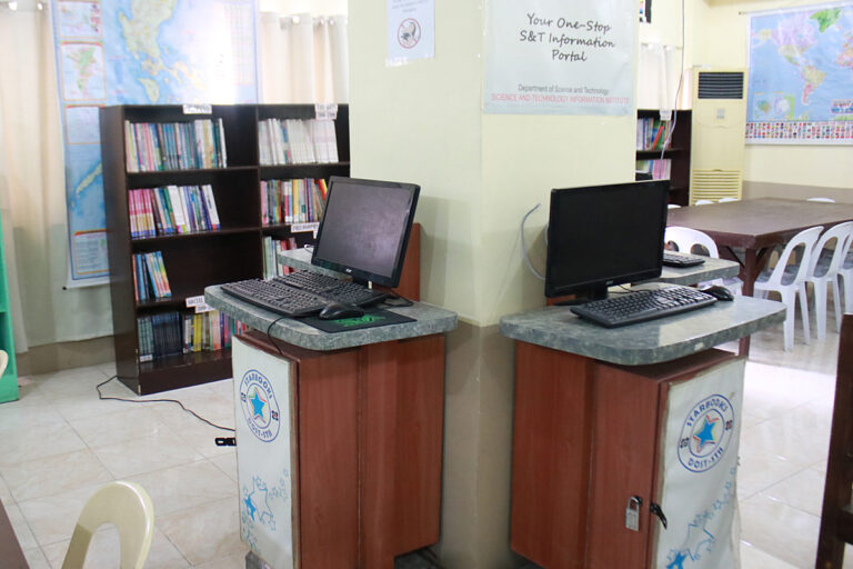 STARBOOKS digital research stations at the WLC Library