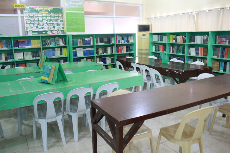 Reading and study area with green shelves at the WLC Library